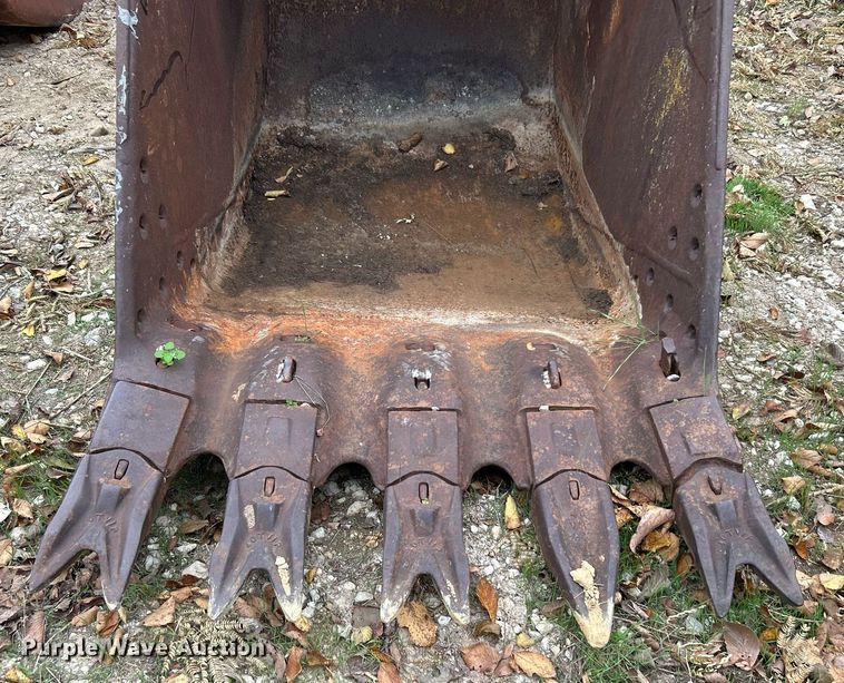 image for item DJ6472 (2) excavator buckets