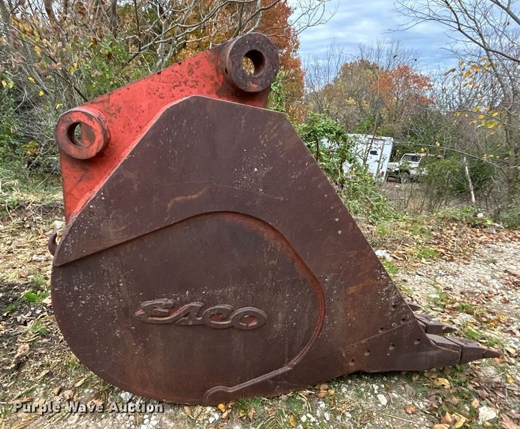 image for item DJ6472 (2) excavator buckets