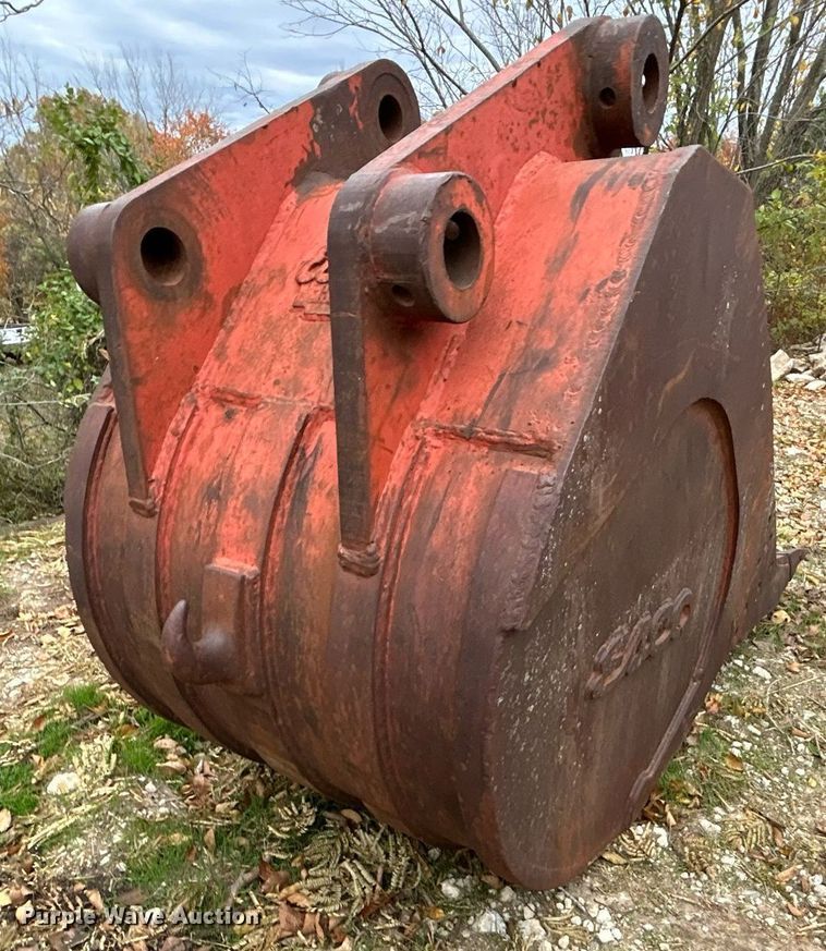 image for item DJ6472 (2) excavator buckets