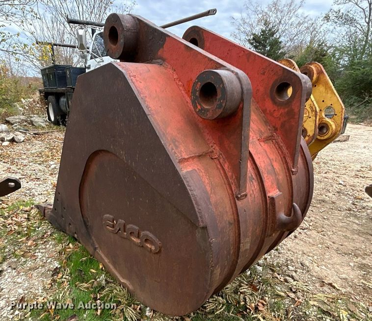 image for item DJ6472 (2) excavator buckets