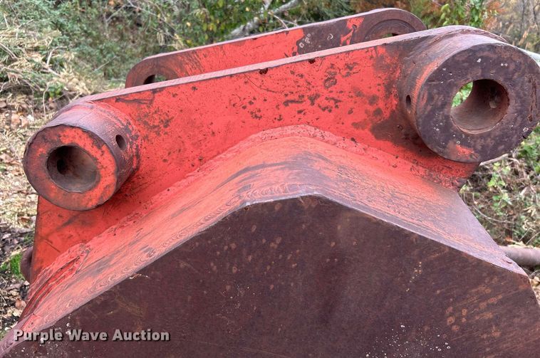 image for item DJ6472 (2) excavator buckets