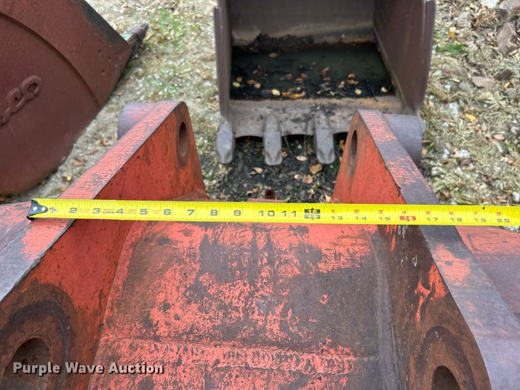 image for item DJ6472 (2) excavator buckets