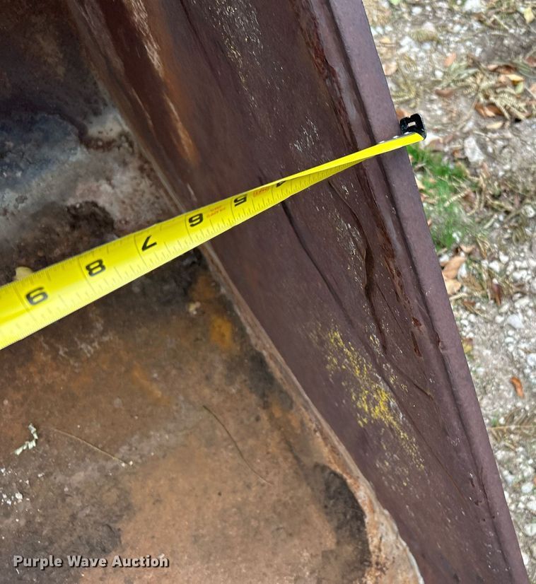 image for item DJ6472 (2) excavator buckets