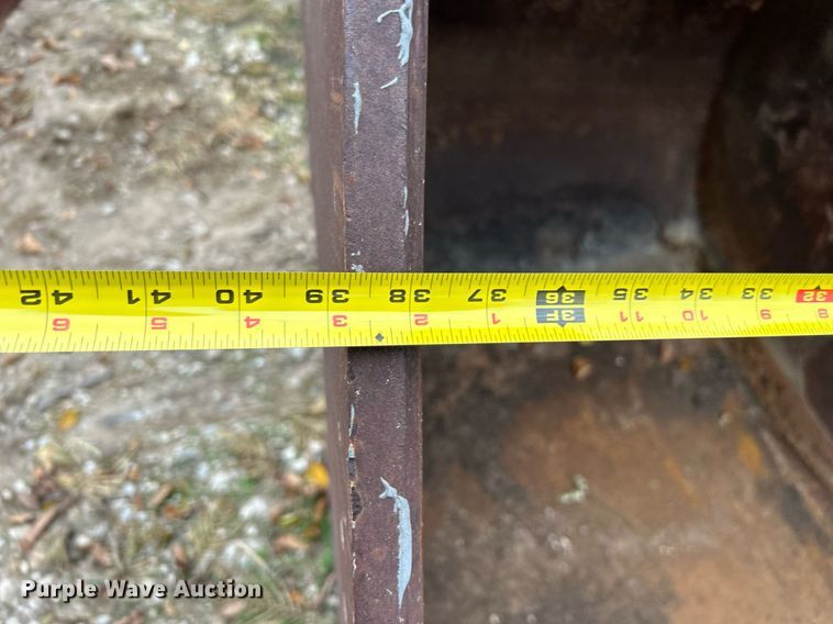 image for item DJ6472 (2) excavator buckets