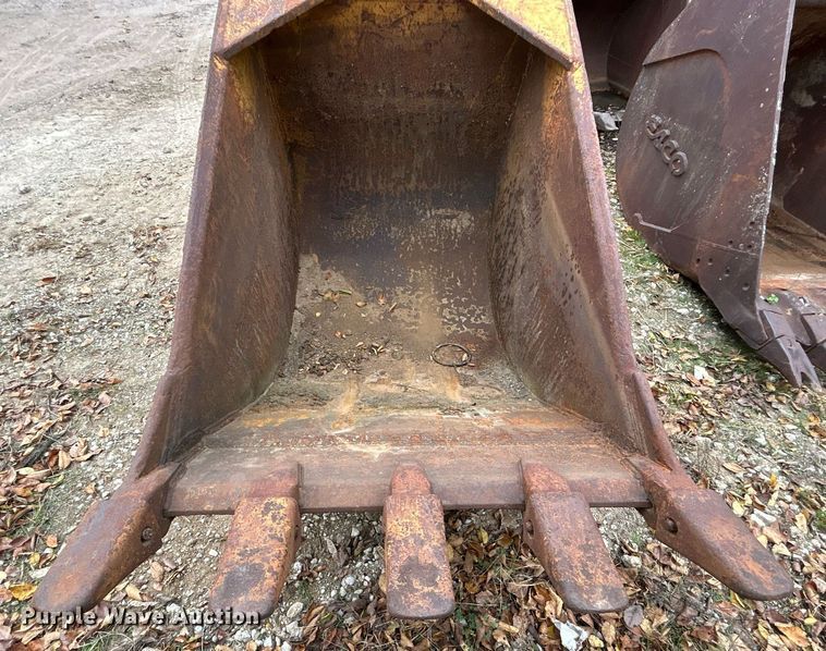 image for item DJ6472 (2) excavator buckets