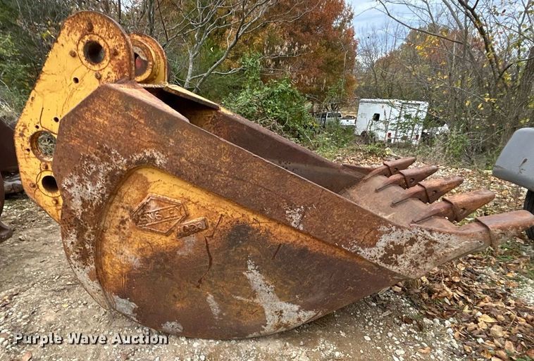 image for item DJ6472 (2) excavator buckets