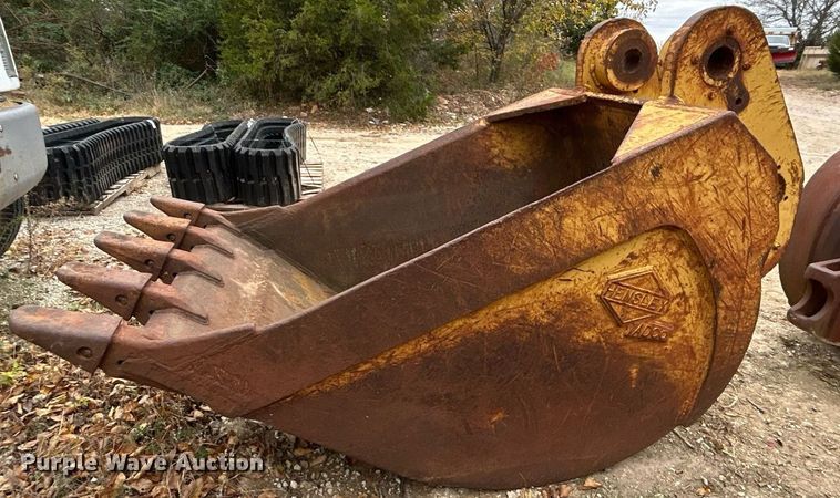 image for item DJ6472 (2) excavator buckets