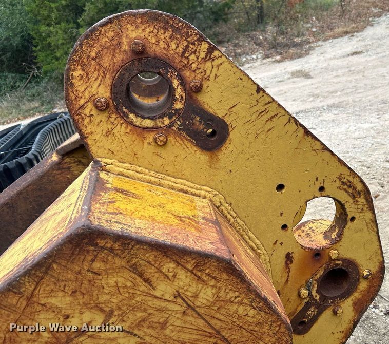 image for item DJ6472 (2) excavator buckets