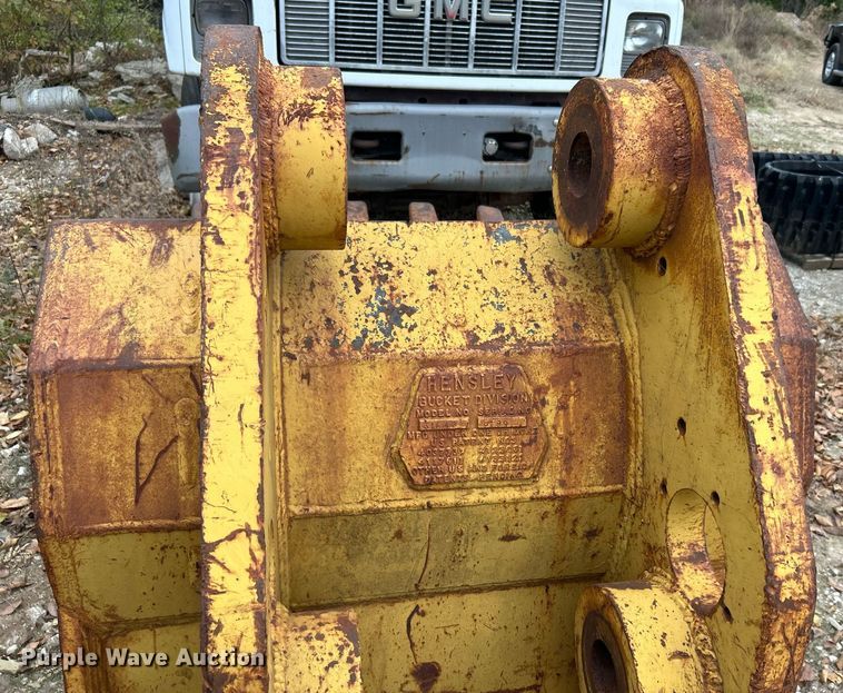 image for item DJ6472 (2) excavator buckets