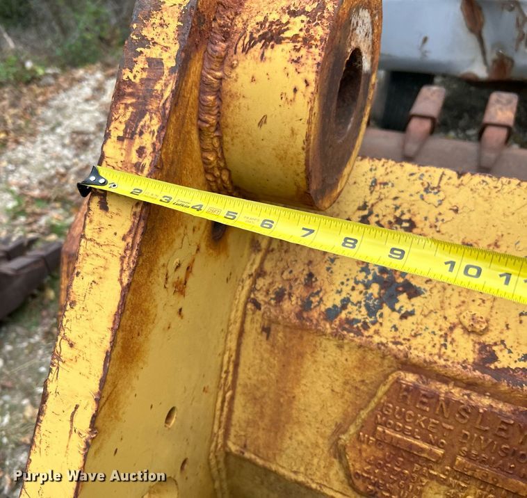 image for item DJ6472 (2) excavator buckets