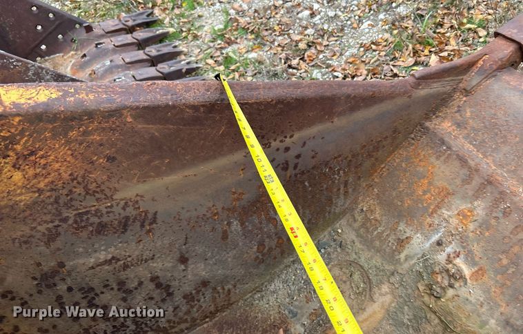 image for item DJ6472 (2) excavator buckets