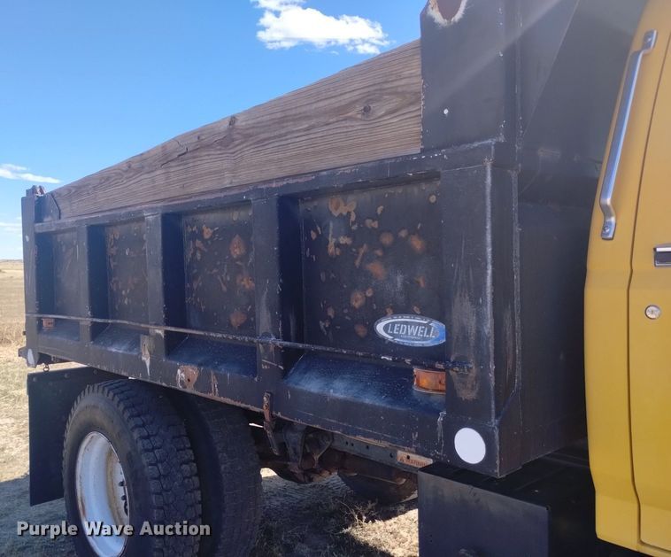 image for item DK8851 1998 Ford F800  dump truck