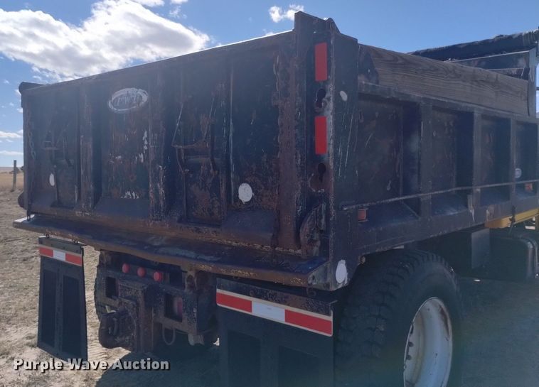 image for item DK8851 1998 Ford F800  dump truck