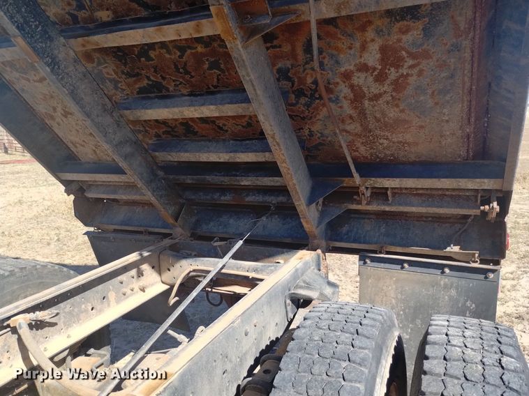 image for item DK8851 1998 Ford F800  dump truck