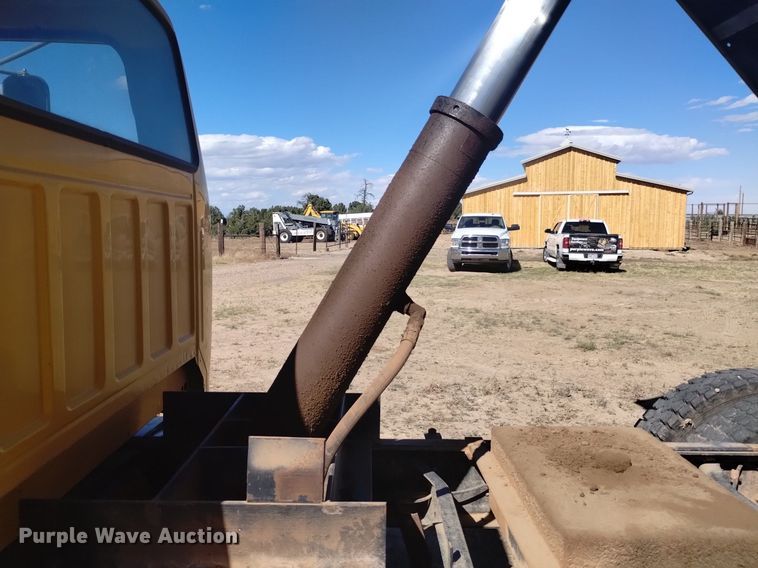 image for item DK8851 1998 Ford F800  dump truck