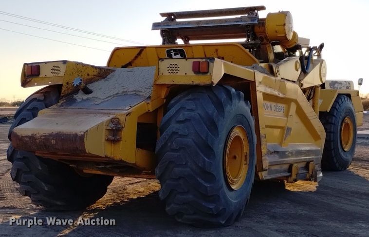 image for item DK8874 1991 John Deere 862B  elevating scraper