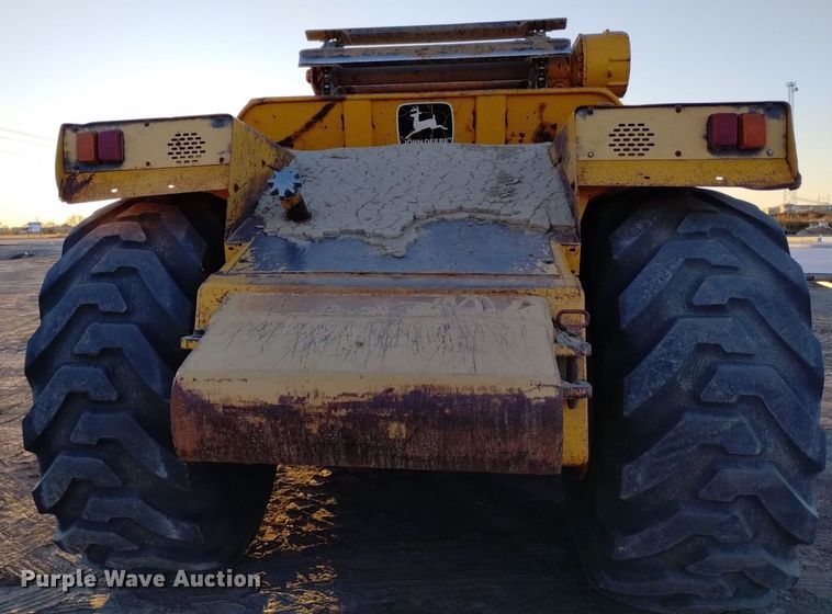 image for item DK8874 1991 John Deere 862B  elevating scraper