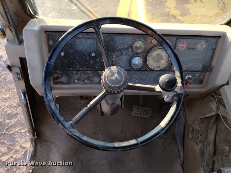 image for item DK8874 1991 John Deere 862B  elevating scraper