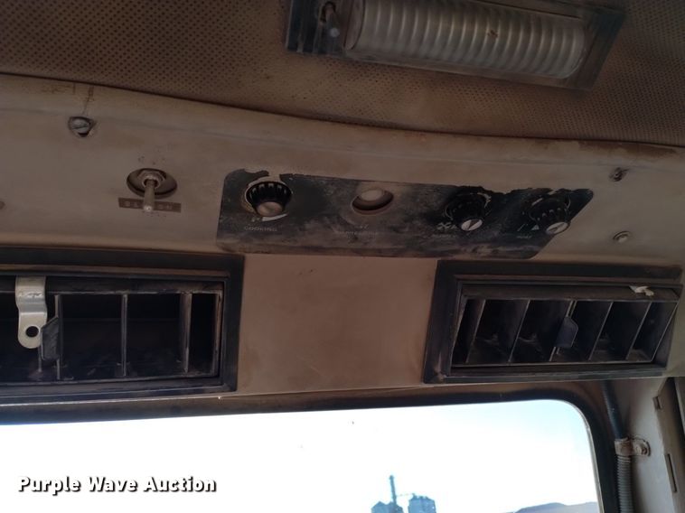 image for item DK8874 1991 John Deere 862B  elevating scraper