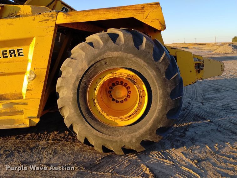 image for item DK8874 1991 John Deere 862B  elevating scraper