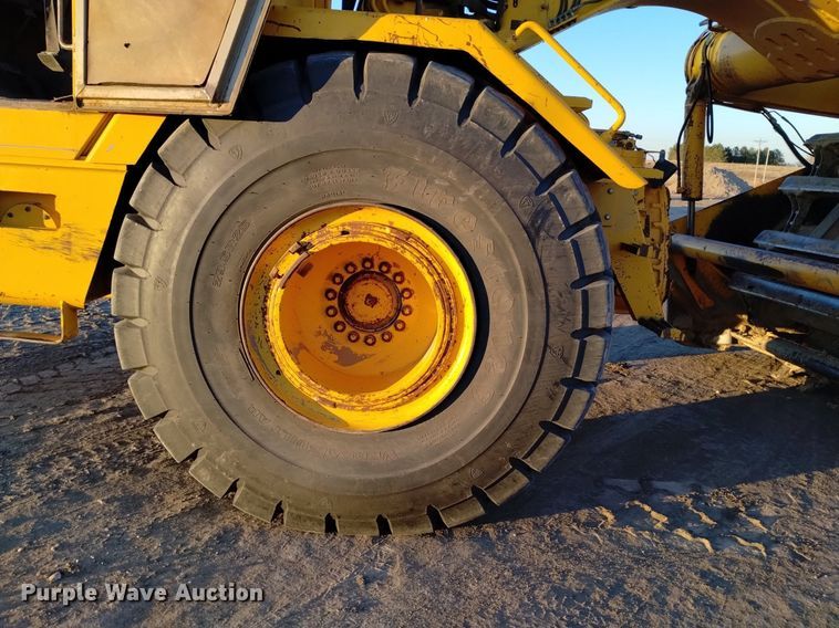 image for item DK8874 1991 John Deere 862B  elevating scraper