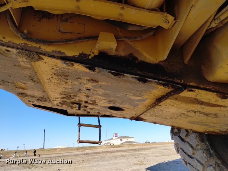 image for item DK8875 1998 Caterpillar 615C Series II elevating scraper