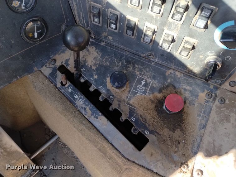 image for item DK8875 1998 Caterpillar 615C Series II elevating scraper