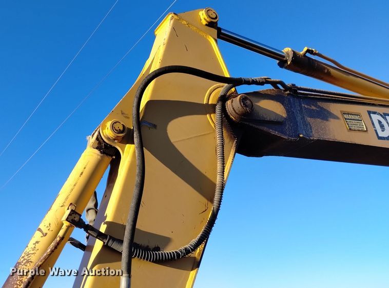 image for item DK8876 1999 John Deere 80  mini excavator