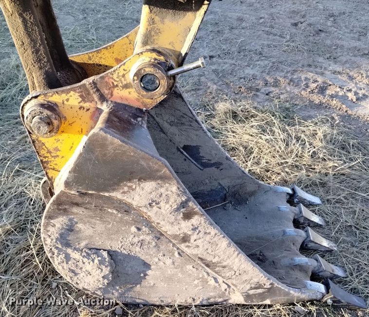 image for item DK8876 1999 John Deere 80  mini excavator