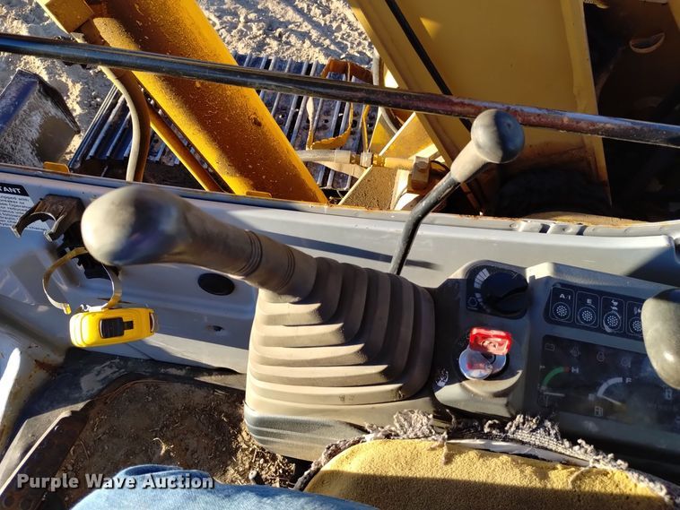 image for item DK8876 1999 John Deere 80  mini excavator