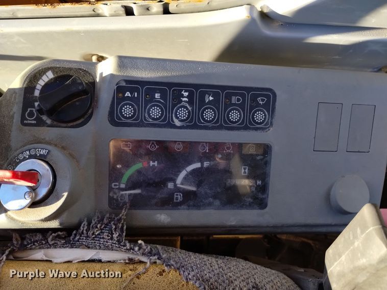 image for item DK8876 1999 John Deere 80  mini excavator