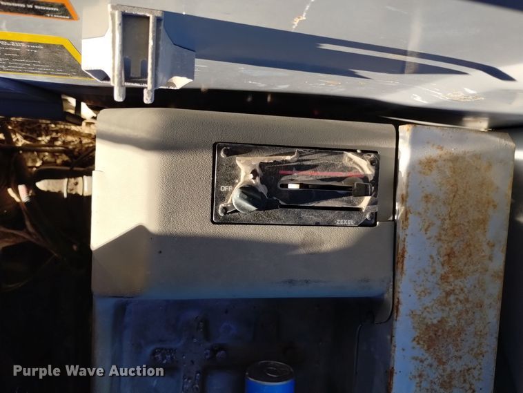 image for item DK8876 1999 John Deere 80  mini excavator