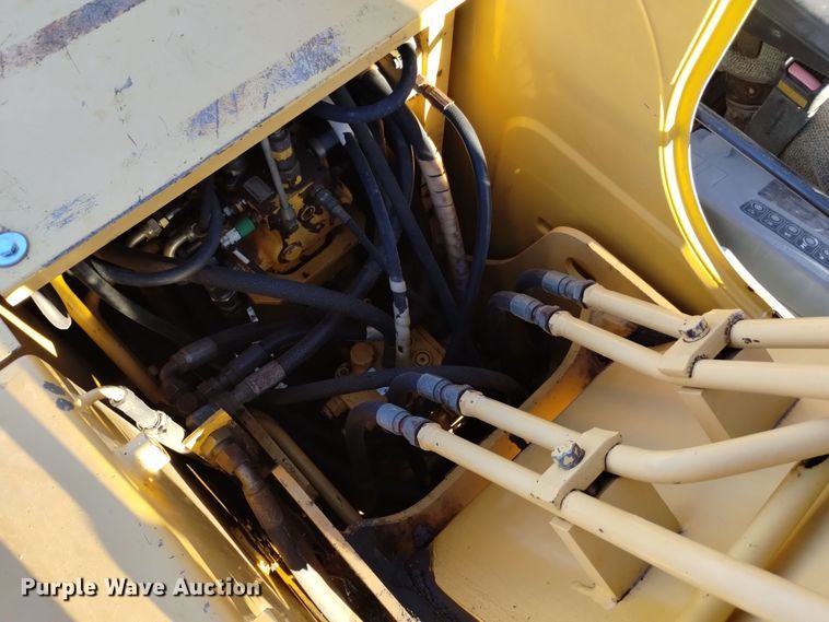 image for item DK8876 1999 John Deere 80  mini excavator