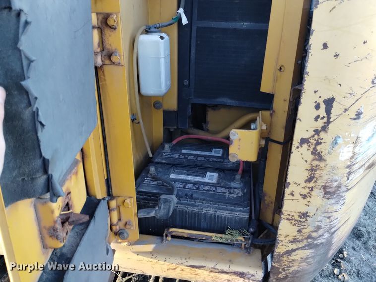 image for item DK8876 1999 John Deere 80  mini excavator