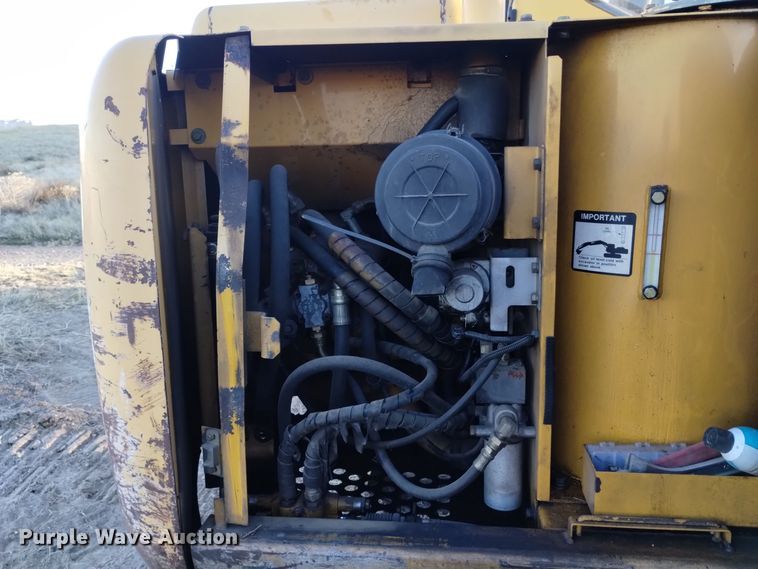 image for item DK8876 1999 John Deere 80  mini excavator