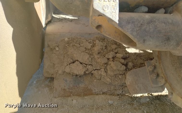 image for item DK8878 1973 Caterpillar 613B  elevating scraper