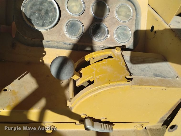 image for item DK8878 1973 Caterpillar 613B  elevating scraper