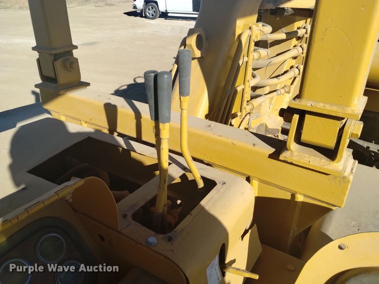 image for item DK8878 1973 Caterpillar 613B  elevating scraper