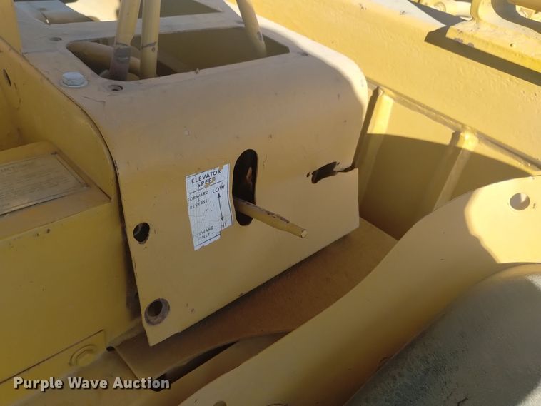 image for item DK8878 1973 Caterpillar 613B  elevating scraper