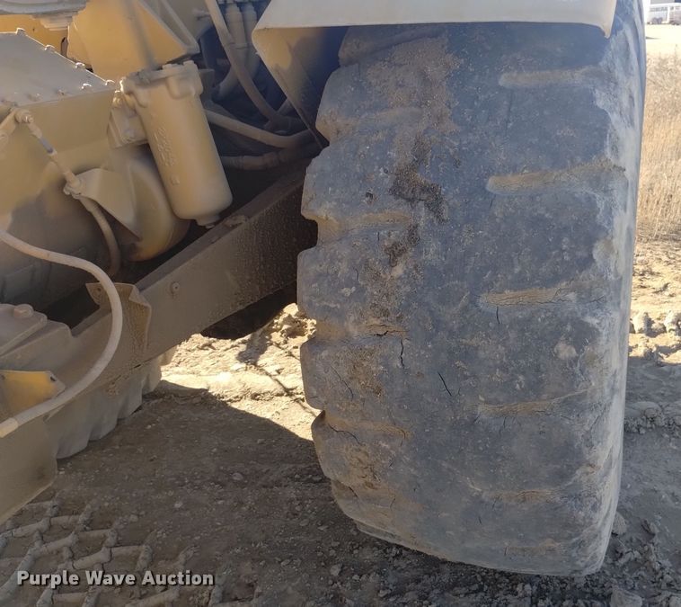 image for item DK8878 1973 Caterpillar 613B  elevating scraper