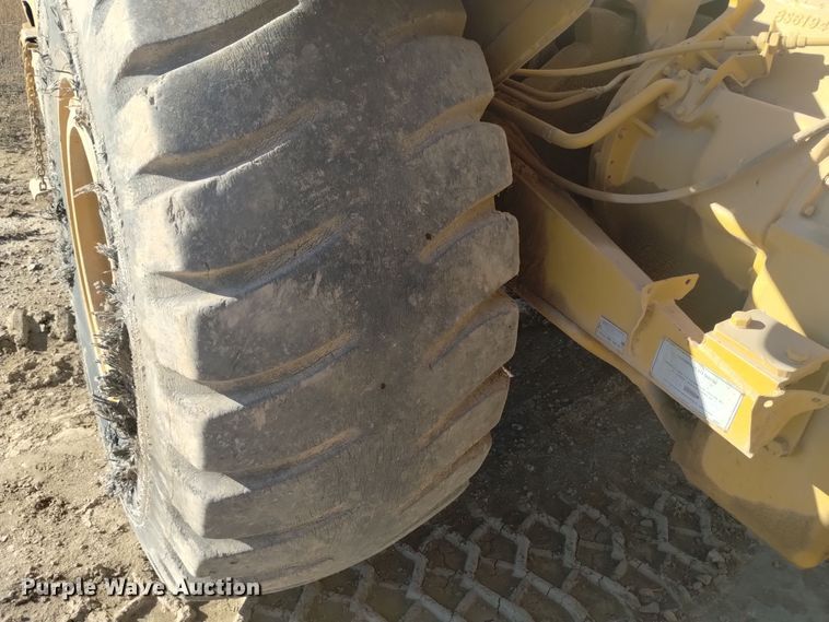 image for item DK8878 1973 Caterpillar 613B  elevating scraper