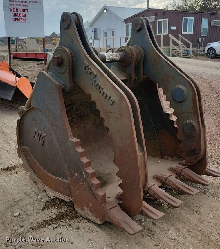 image for item DL7737 TAG Mantis  grapple bucket