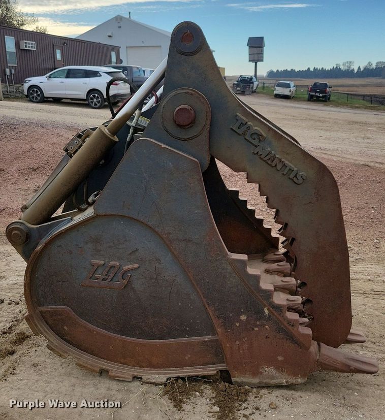 image for item DL7737 TAG Mantis  grapple bucket