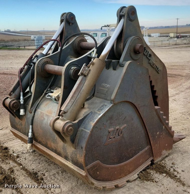 image for item DL7737 TAG Mantis  grapple bucket