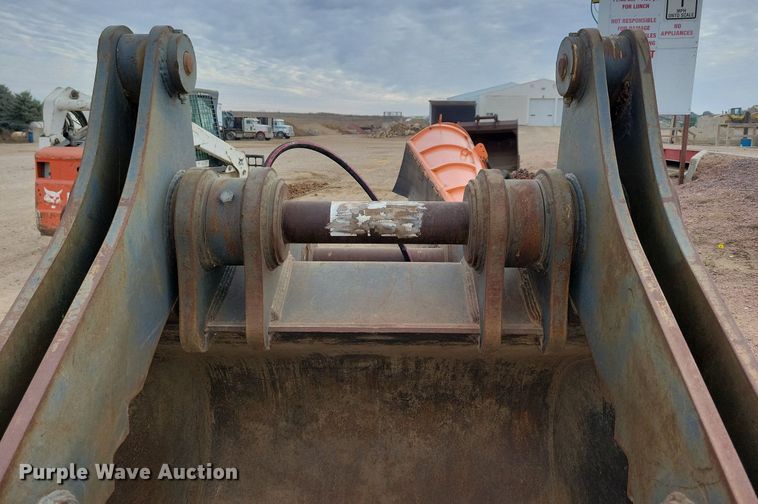 image for item DL7737 TAG Mantis  grapple bucket