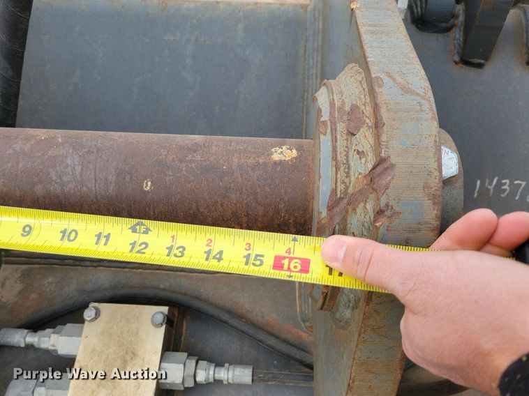 image for item DL7737 TAG Mantis  grapple bucket