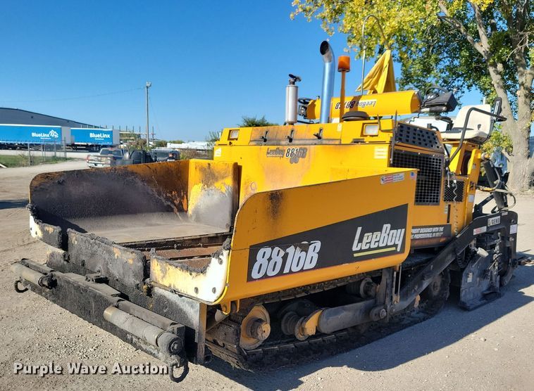 image for item DN4145 2007 LeeBoy 8816B  paver