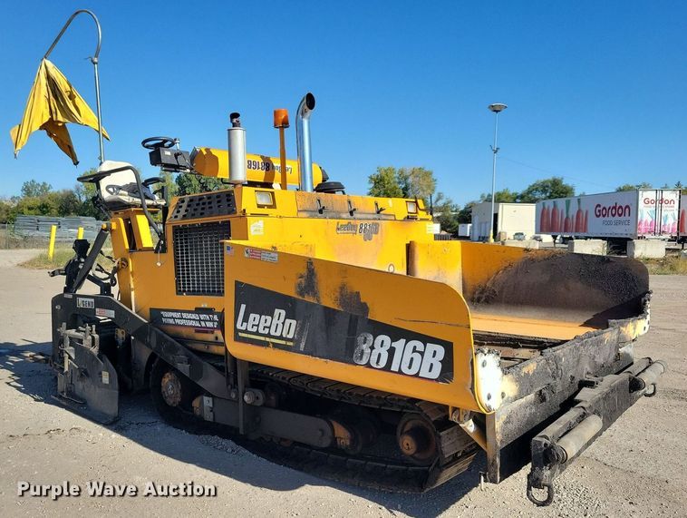 image for item DN4145 2007 LeeBoy 8816B  paver