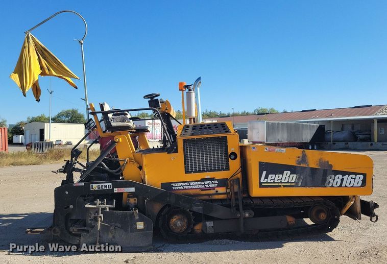 image for item DN4145 2007 LeeBoy 8816B  paver