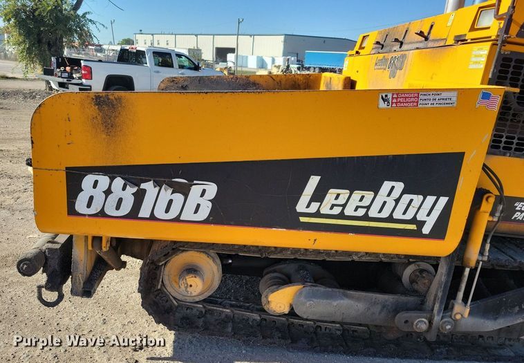 image for item DN4145 2007 LeeBoy 8816B  paver